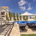 Holiday home Natalie-mylos H24