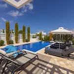 Holiday home Natalie-mylos H24