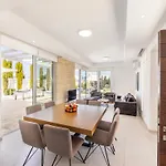 Holiday home Natalie-mylos H24