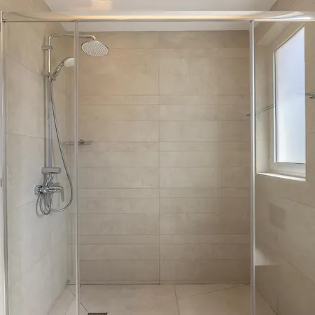 Vakantiehuis Natalie-mylos H24 *