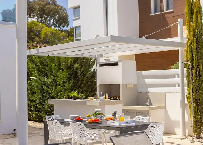 Natalie-mylos H24 Protaras