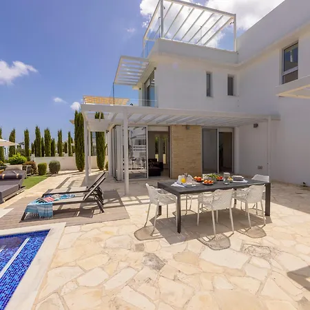 Natalie-mylos H24 Holiday home