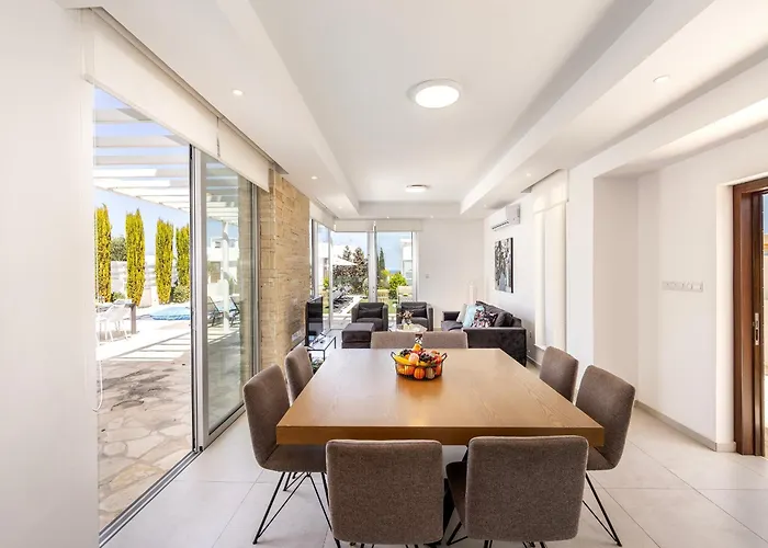 Natalie-mylos H24 Holiday home